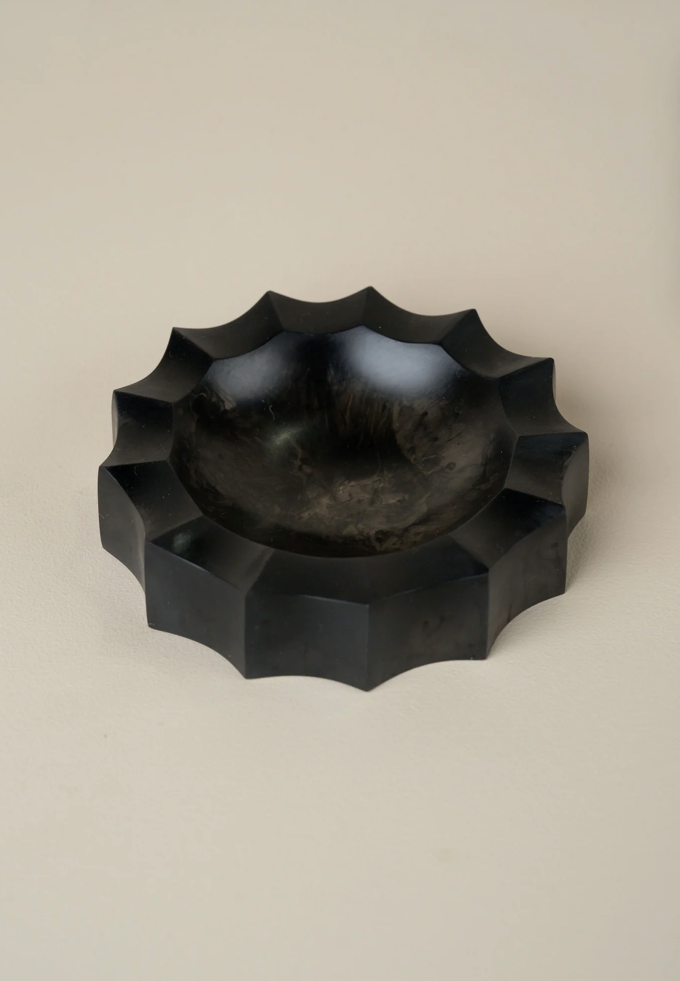 Saarde Flow Resin Sun Dish