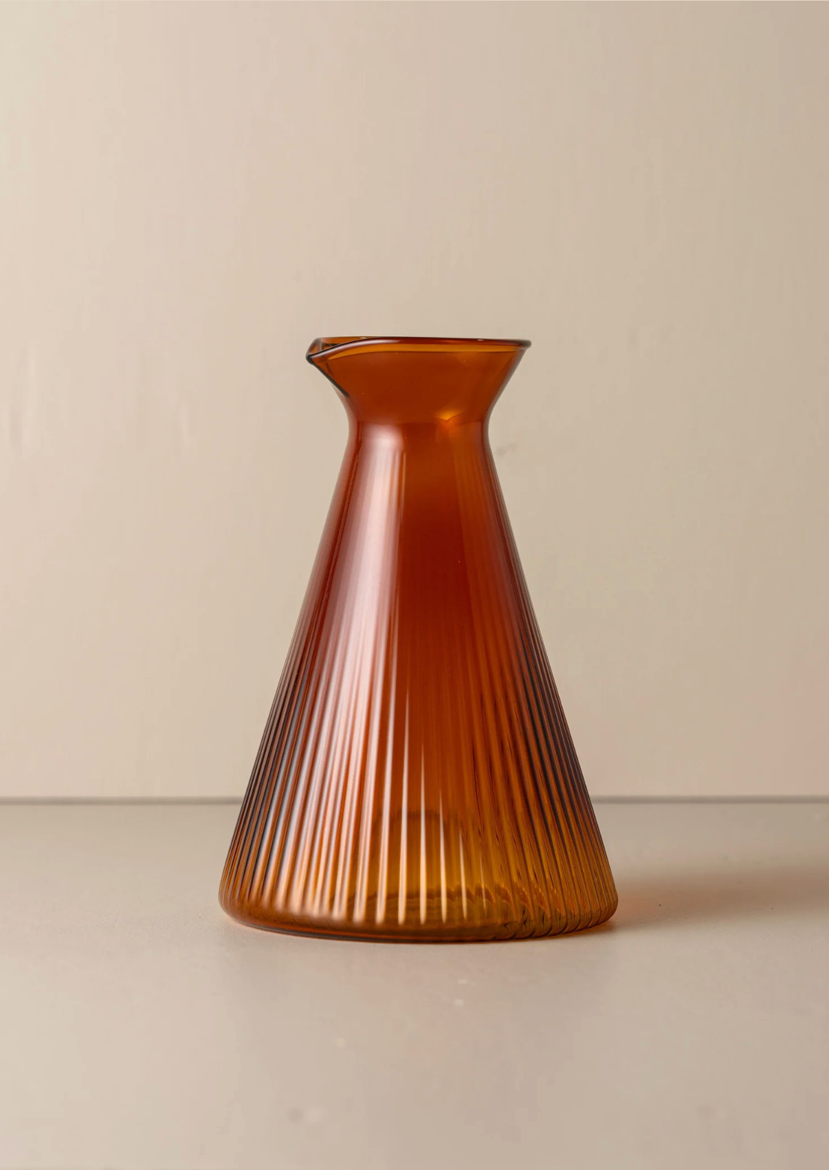Saarde Kairos Amber Carafe