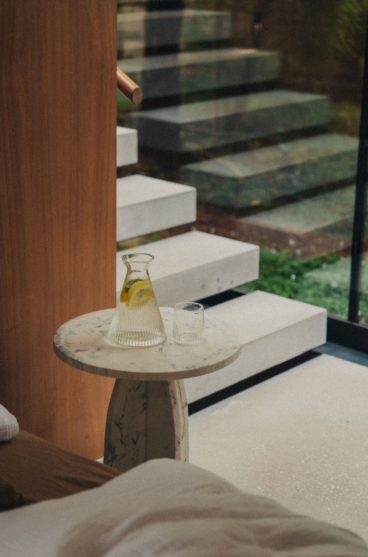 Saarde Kairos Angular Carafe | Clear