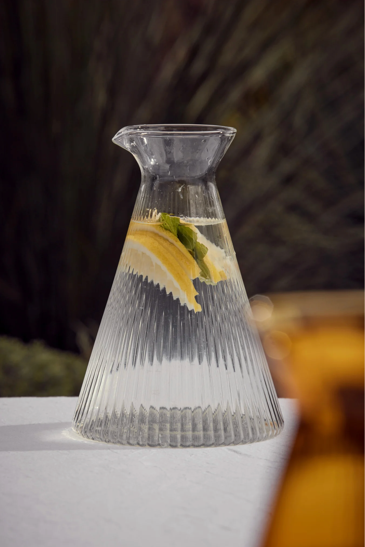 Saarde Kairos Angular Carafe | Clear