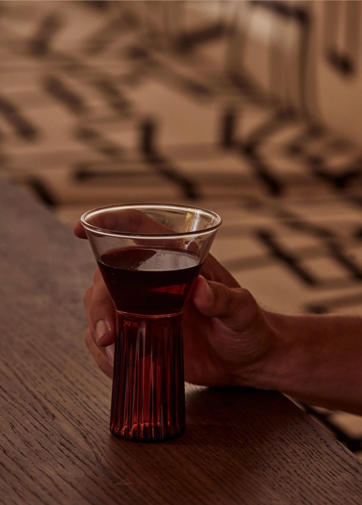 Saarde Kairos Wine Glass | Clear/Dark Amber