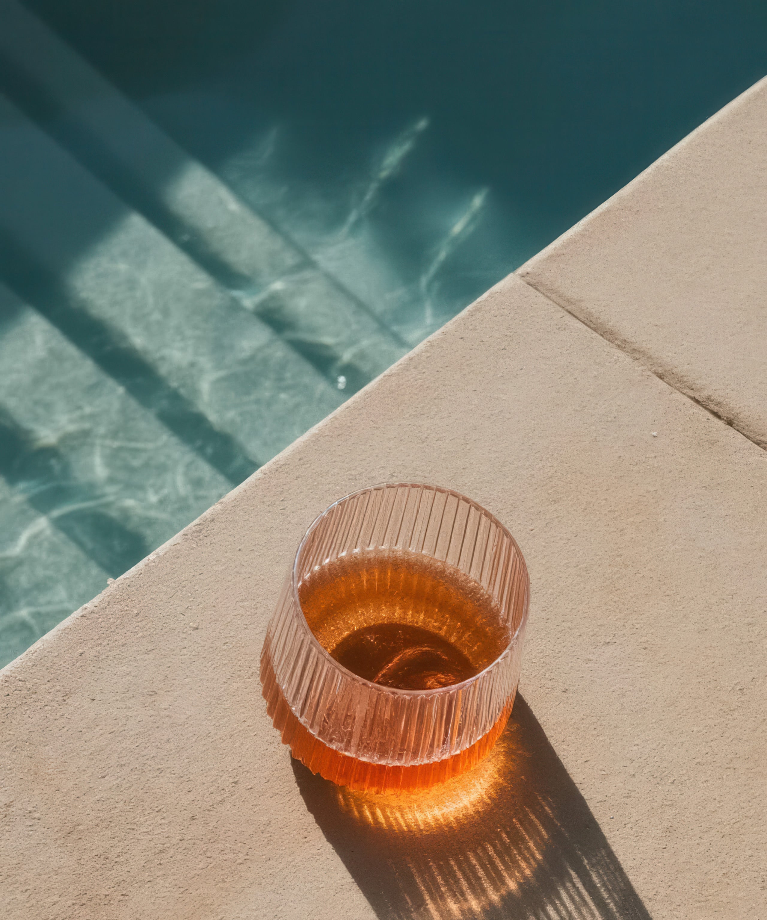 djucestudio-glass-pool-001_608810d4-e318-46cf-b996-f10f5146c5d3.jpg